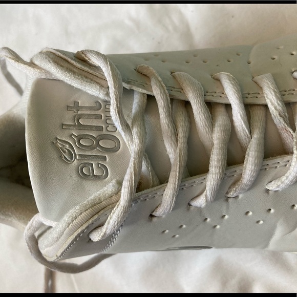 Lightly worn, white cheer shoes - Picture 5 of 6